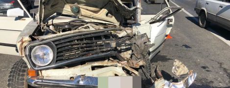 В Одессе произошло смертельное ДТП: "Волга" не пропустила автобус