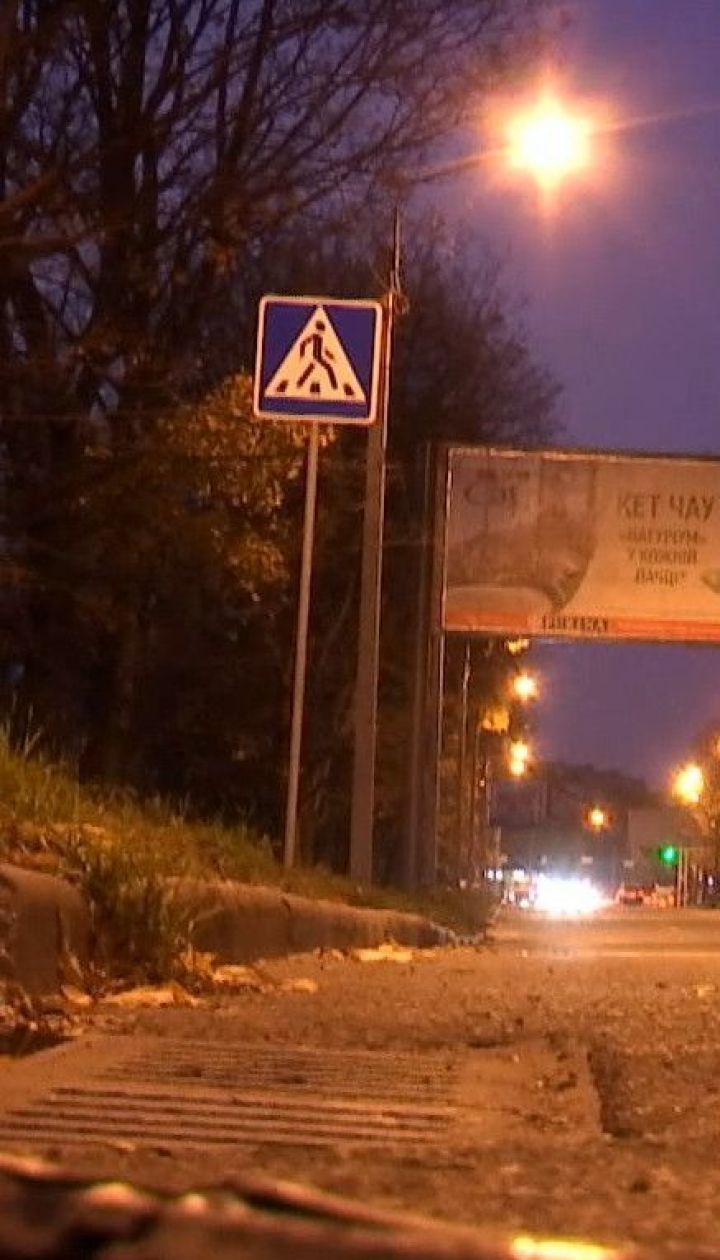 У Харкові автомобіль на пішохідному переході збив жінку з двома дітьми