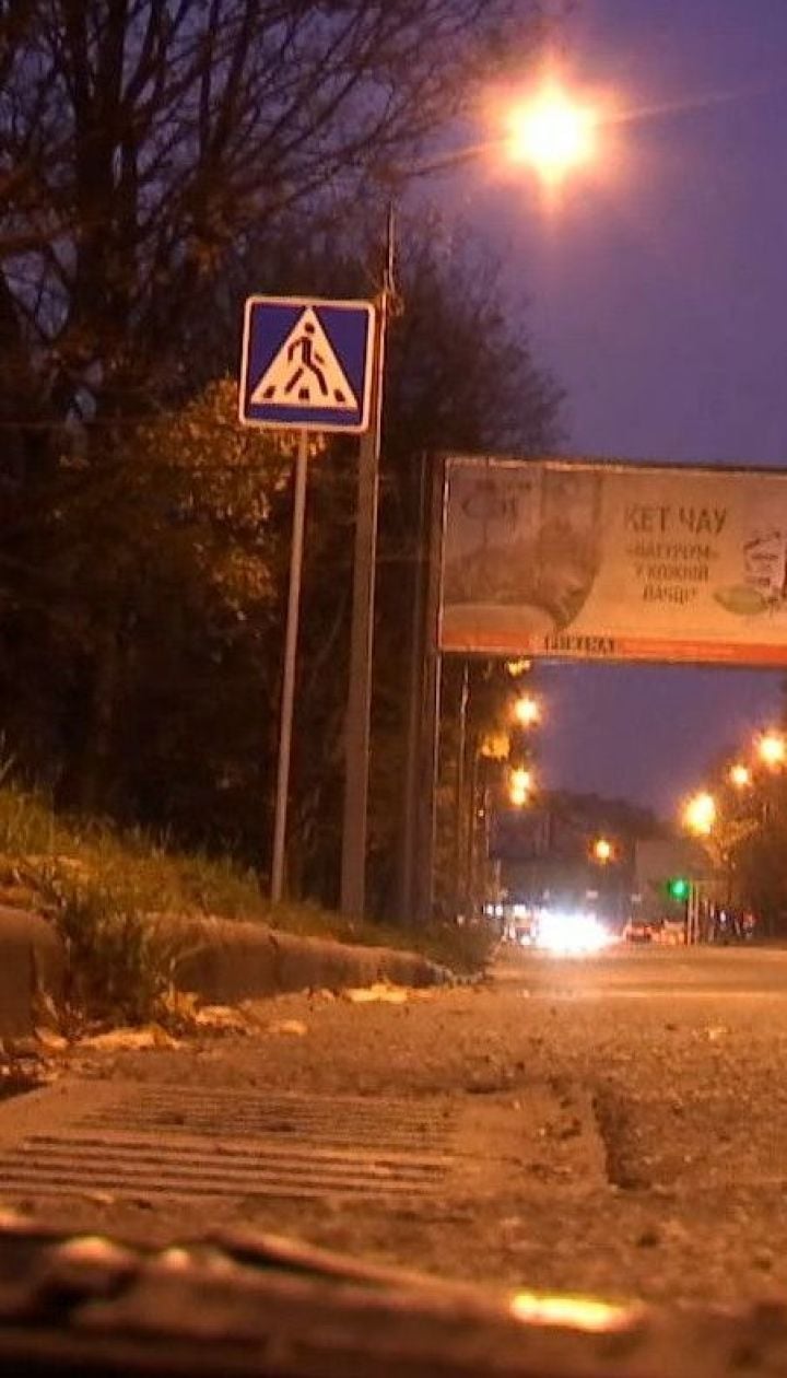 В Харькове автомобиль на пешеходном переходе сбил женщину с двумя детьми