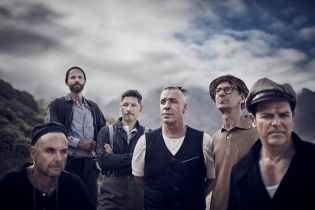 В Сети появилось видео драки менеджера Rammstein с охранником пристани