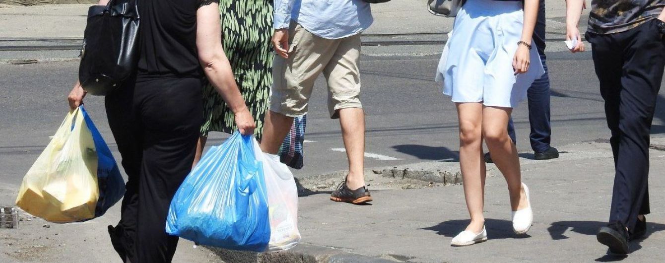В Украине планируют запретить пластиковые пакеты: подробности законопроекта