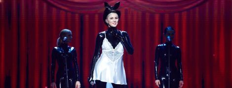 В латексном комбинезоне и ночнушке: эффектная MARUV на "Вечернем квартале"