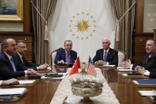 США уговорили Турцию на пять дней приостановить военные действия в Сирии