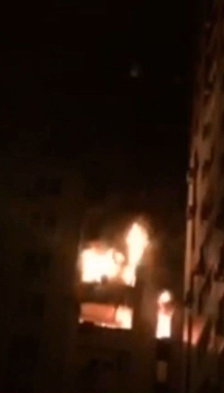 Сразу четыре квартиры горели в столичной многоэтажке