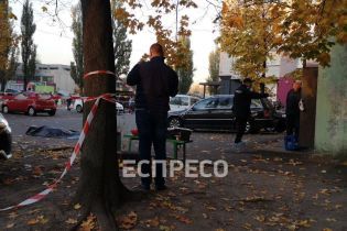Резня в Киеве: убийца с ножом напал на двух мужчин в подъезде многоэтажки