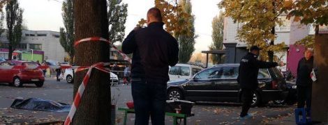 Резня в Киеве: убийца с ножом напал на двух мужчин в подъезде многоэтажки
