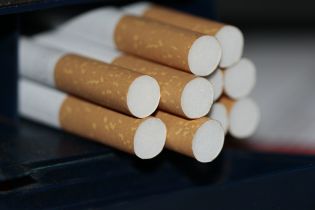 Международная табачная компания British American Tobacco приостановила работу фабрики в Украине