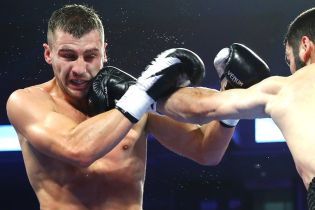 Гвоздик проиграл Бетербиеву и потерял чемпионский пояс
