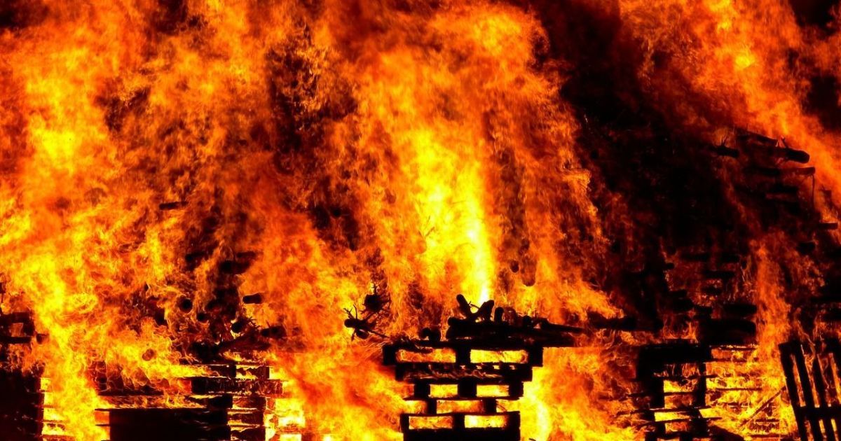 У Києві у власній квартирі згорів чоловік