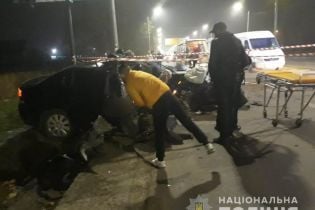 В Николаеве патрульные на Opel протаранили бетонный столб, один из них погиб