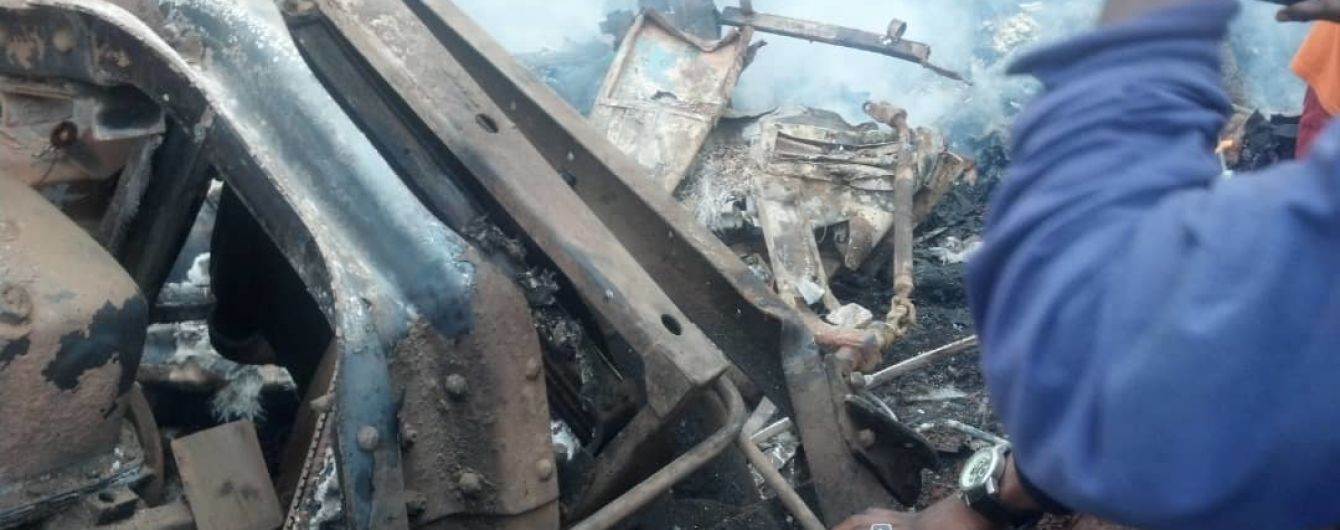 В ДР Конго автобус вылетел с дороги и загорелся: погибли 30 человек