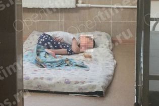 Тримала у стійлі з худобою і носила у сумці: у Росії матір перетворила 12-річну дівчинку на мауглі
