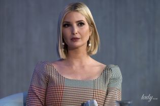 В клетчатом платье и с лаконичными серьгами: Иванка Трамп в стильном аутфите выступила на форуме