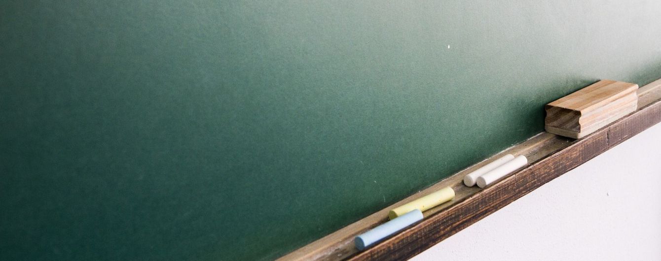 У російському Татарстані вчителька заклеїла скотчем роти першокласникам