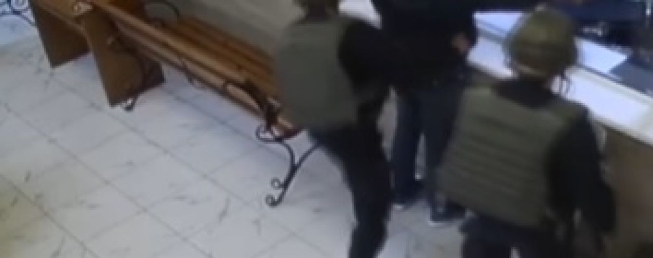В Одесі африканець з ножем увірвався до відділу поліції і вимагав, щоб його застрелили