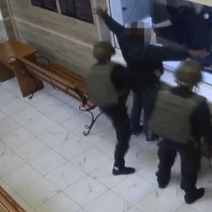 В Одессе африканец с ножом ворвался в отдел полиции и требовал, чтобы его застрелили