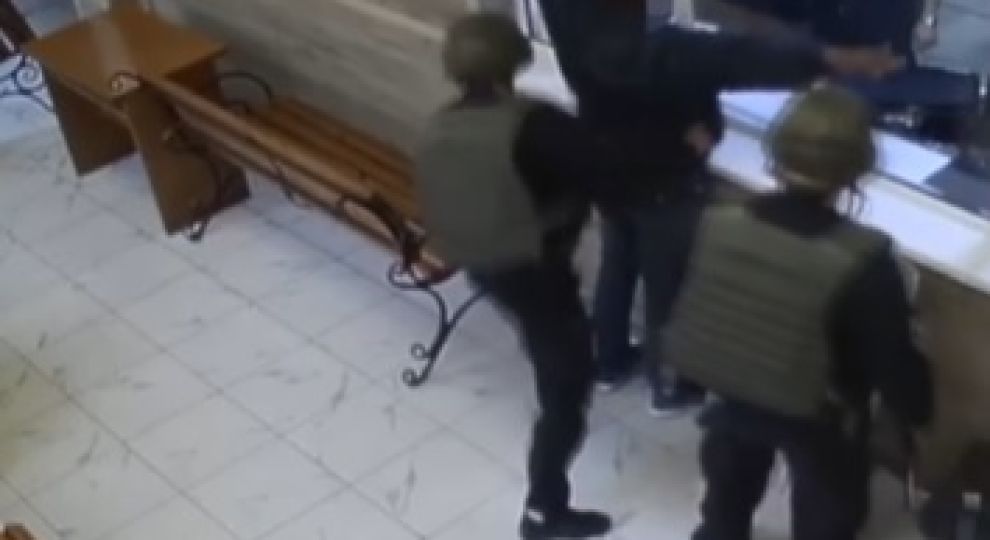 В Одессе африканец с ножом ворвался в отдел полиции и требовал, чтобы его застрелили