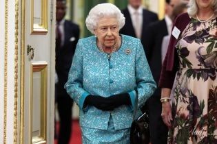 Роскошна, как всегда: королева Елизавета II на приеме во дворце Сент-Джеймс
