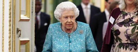 Роскошна, как всегда: королева Елизавета II на приеме во дворце Сент-Джеймс
