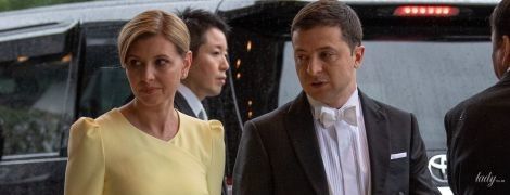 В нежно-лимонном платье и перчатках не по размеру: Елена Зеленская с мужем на интронизации императора Японии