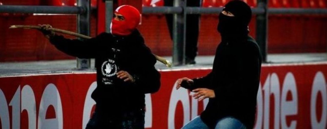 Матч юнацької Ліги чемпіонів не був дограний через криваву бійку на трибунах