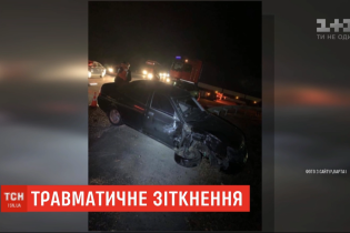 На Львовщине столкнулись легковушка и мотоцикл. Медики спасают жизнь беременной пассажирки