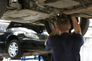 Рынок труда кардинально изменился. Автослесарь в Киеве может получать до 70 тысяч гривен