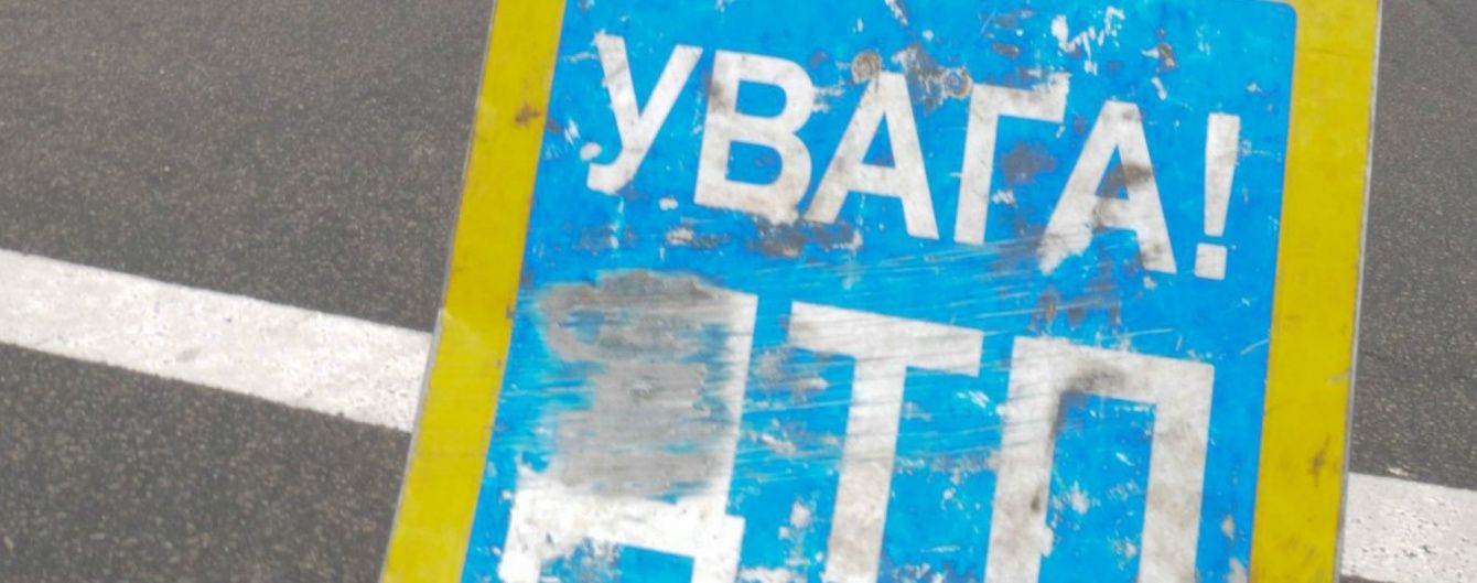 На Николаевщине во время столкновения микроавтобуса с легковушкой погиб один человек и еще семеро травмированы