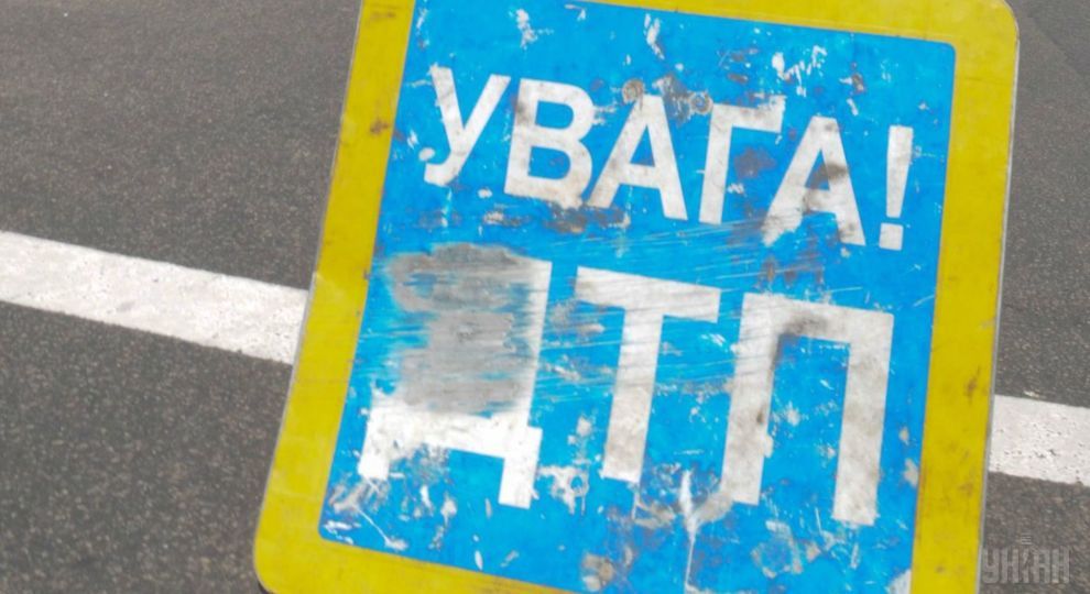 На Николаевщине во время столкновения микроавтобуса с легковушкой погиб один человек и еще семеро травмированы