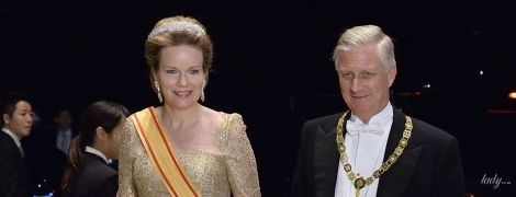Вся в золоте и в бриллиантовых серьгах: эффектная королева Матильда на банкете у императора