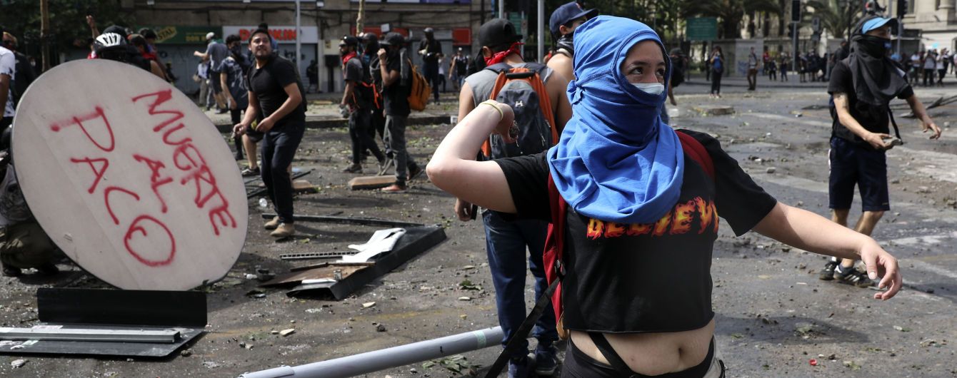 Новая волна протестов в Чили. Во время столкновений пострадали более 100 человек