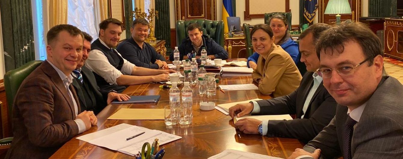 Зеленский анонсировал сокращение на 10% расходов на содержание чиновников