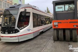 В Ростове-на-Дону к приезду патриарха Кирилла проложили асфальт, залив трамвайные рельсы