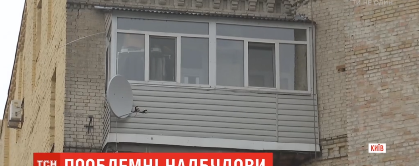Балкони-апендикси і додаткові поверхи на даху: у Києві починають боротьбу із незаконними надбудовами