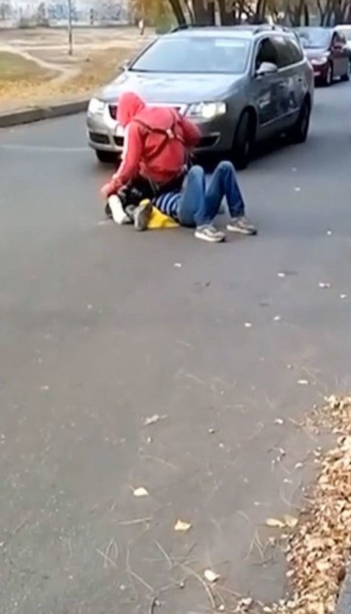 П'яний чоловік обстріляв із пневматичного пістолета перехожу у Києві