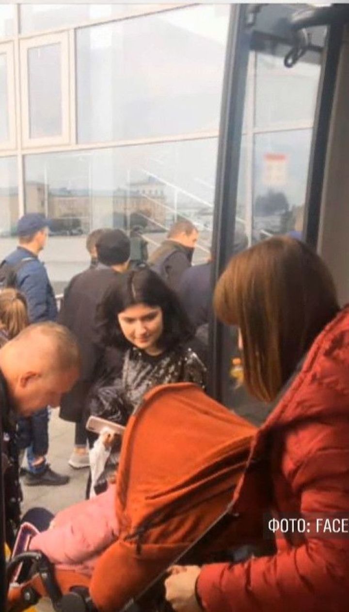 Пацієнтів лікарні і пасажирів аеропорту евакуйовували через фейкові мінування у Києві