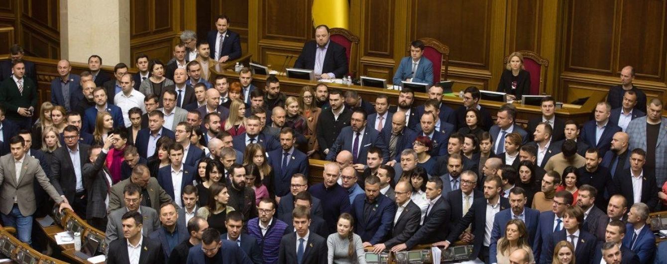 В "Слуге народа" заявили, что готовы проголосовать за снятие неприкосновенности с Порошенко
