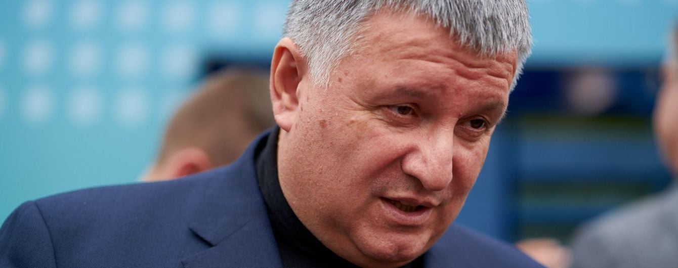 Ситник натякнув на помсту Авакова за "справу рюкзаків". Міністр відповів образами та роздав "поради"