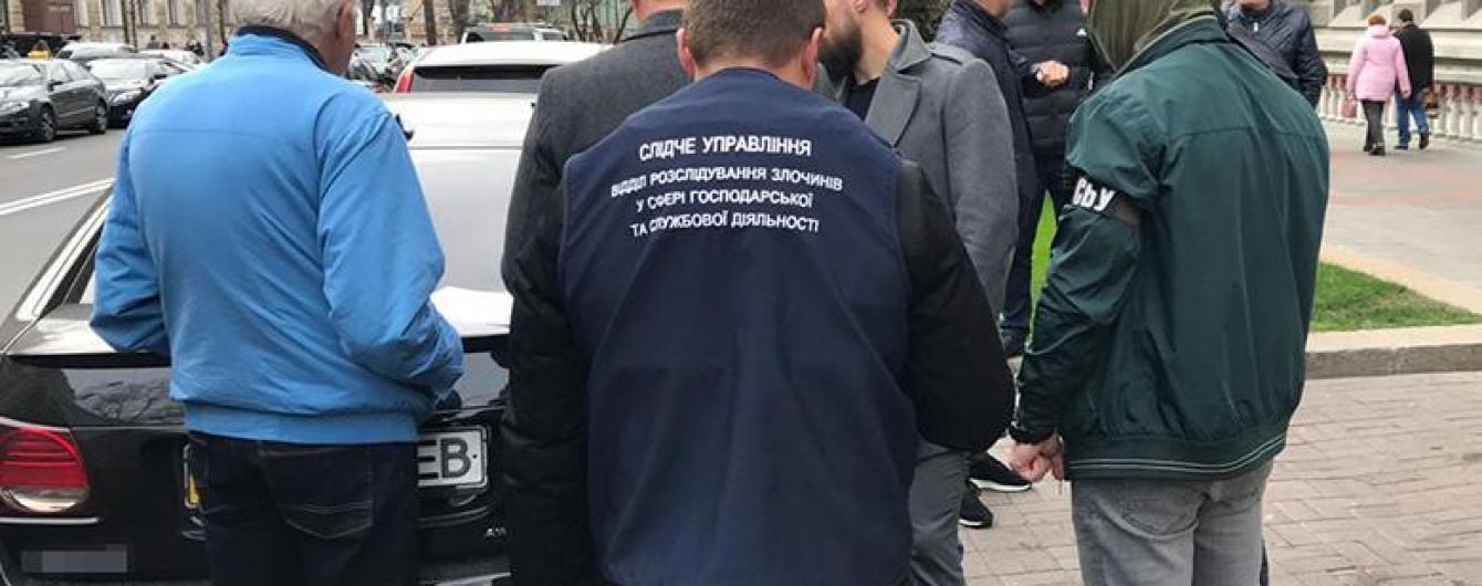 Главного специалиста НБУ задержали на взятке в $50 тысяч