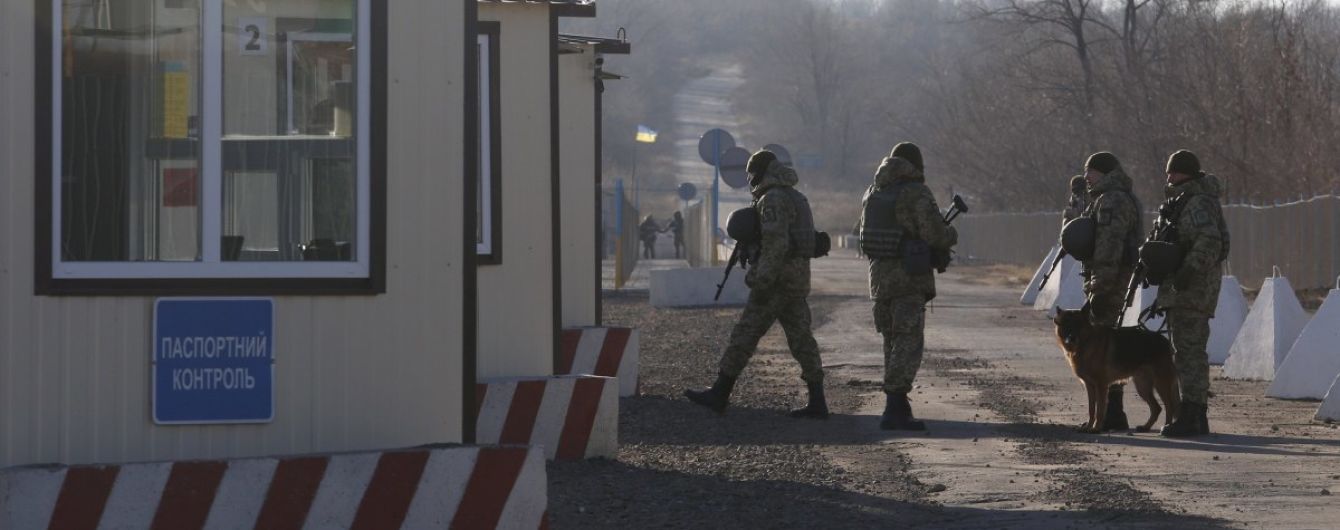 В Золотом курсируют многочисленные патрули, а за КПВВ не пускают журналистов: какая обстановка в зоне разведения