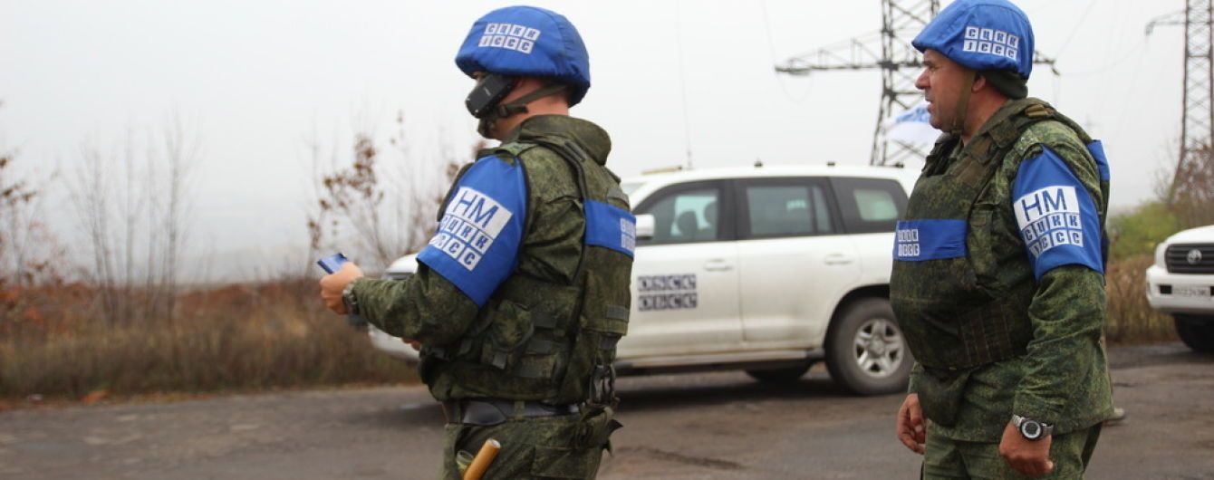 На лінії розведення військ у Золотому бойовики обстріляли житлові будинки