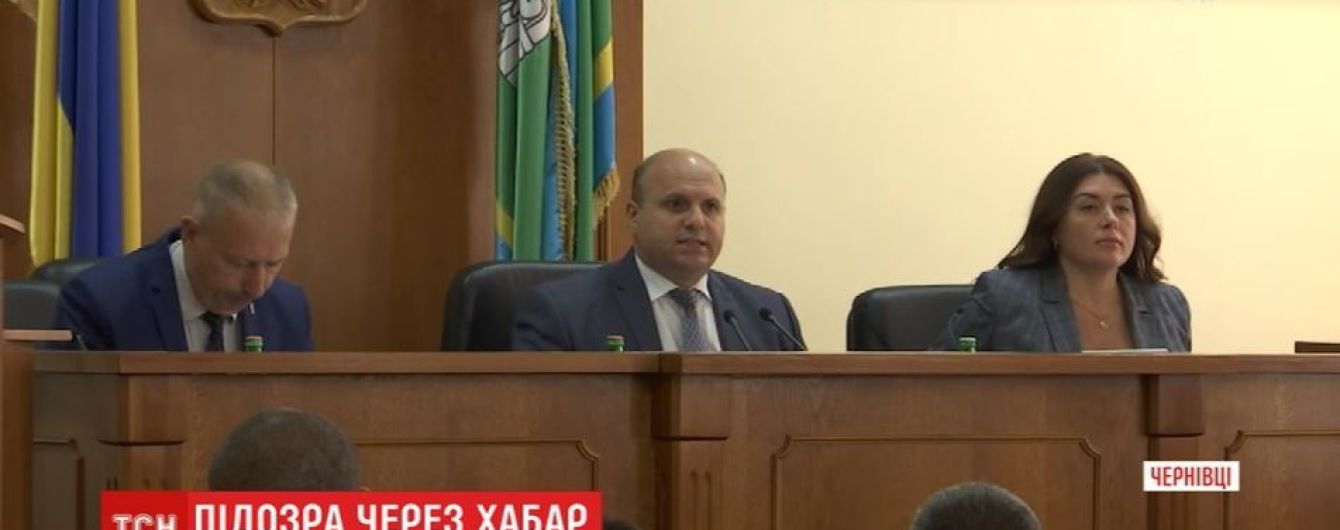 Голову Чернівецької облради підозрюють в отриманні хабара у 180 тисяч доларів