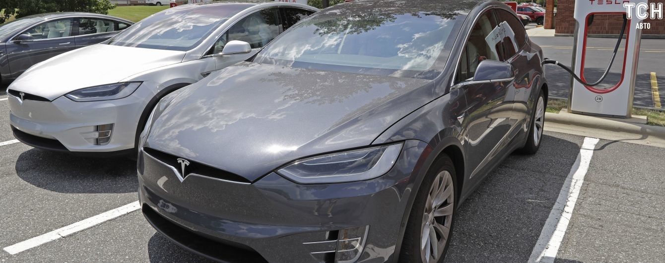 Илон Маск показал, как вскоре заговорят электрокары Tesla. Видео