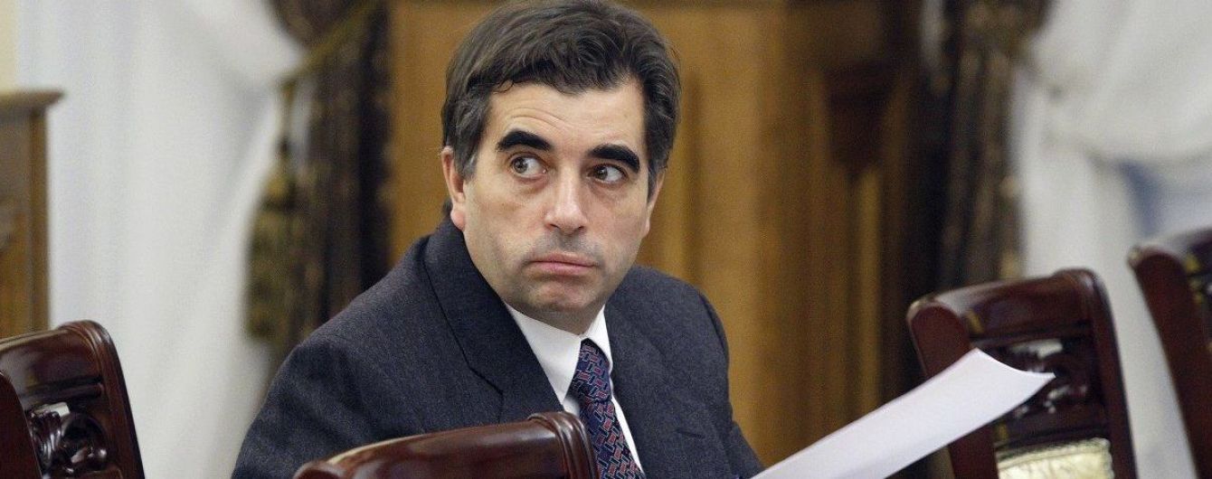 Столярчук просит Окружной суд восстановить его в должности замгенпрокурора