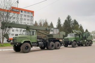 Міноборони придбало автокран і екскаватор на базі "КрАЗу"