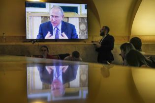 "Путин - самая большая телезвезда": британцам час показывали пропаганду российских каналов