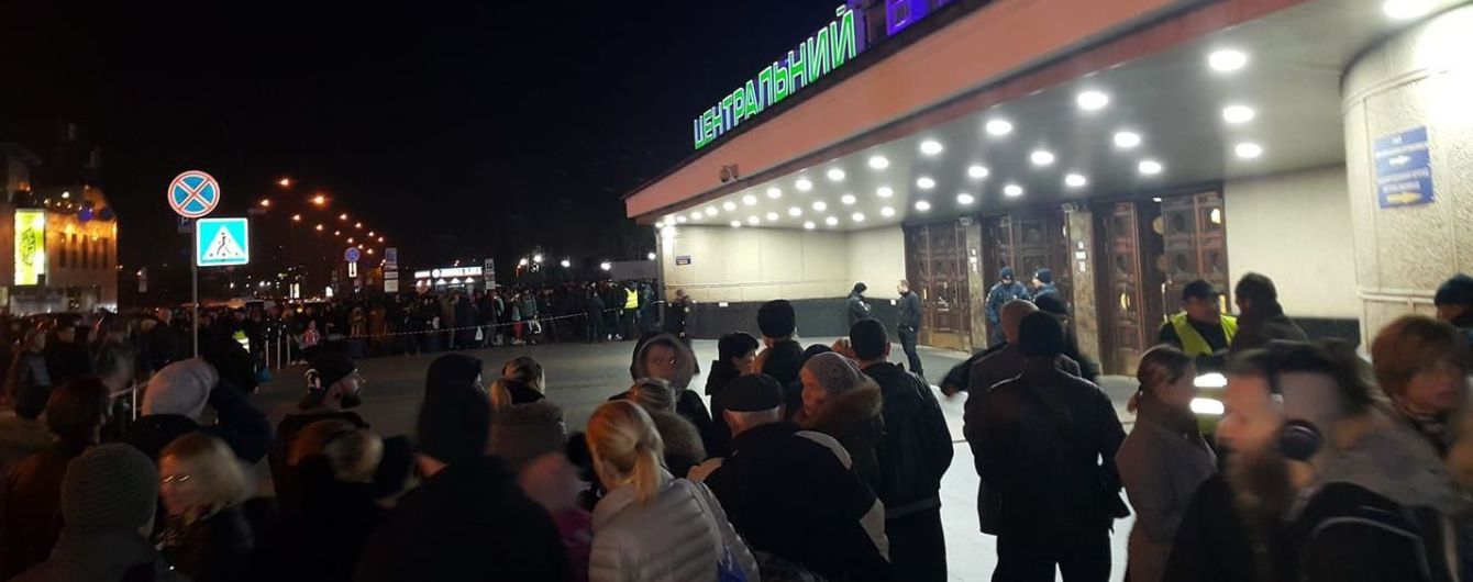 В Киеве заминировали железнодорожный вокзал - соцсети