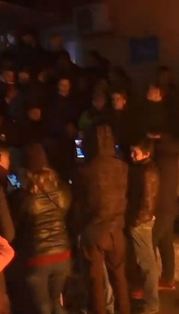Смерть 14-річного школяра: під відділком поліції у Прилуках палять шини, виникла сутичка
