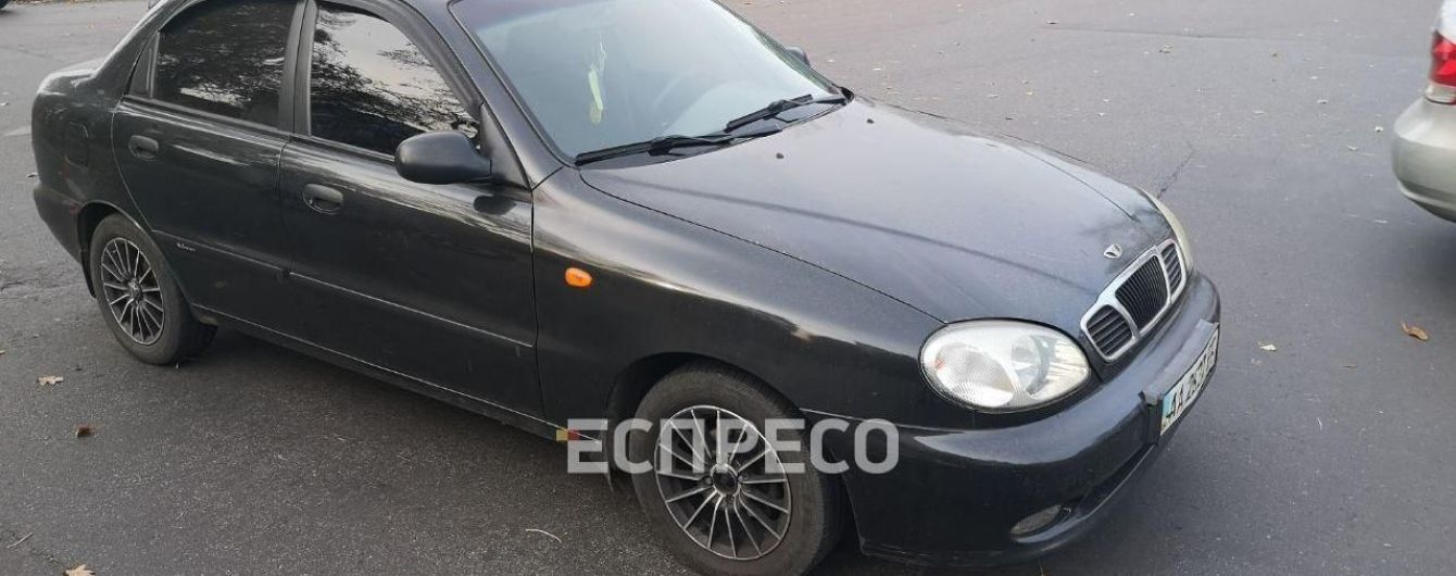 У Києві водій Lanos збив жінку з дитиною на переході й провіз хлопчика на капоті