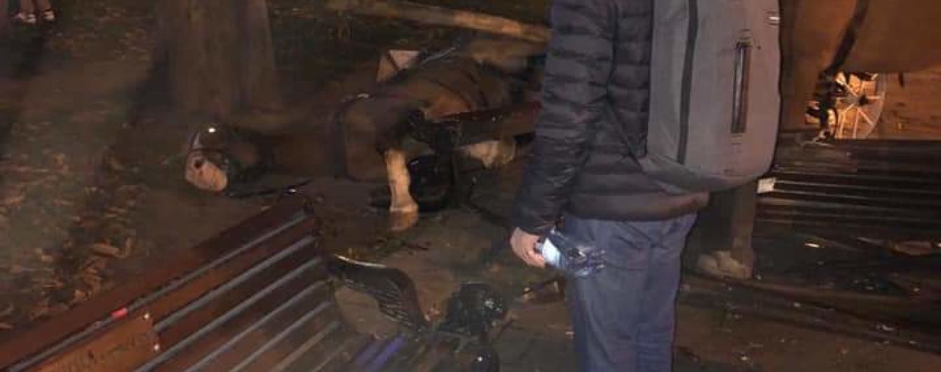 В Львове напуганные лошади выскочили на тротуар и сильно травмировали подростка